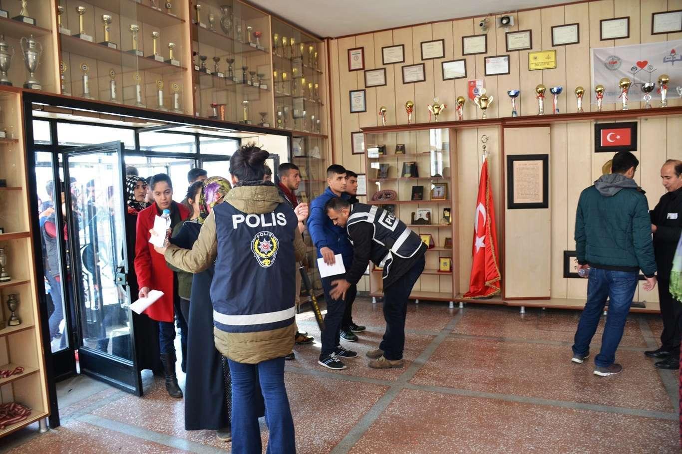Bu saatten sonra gelirseniz YKS’ye alınmayacaksınız Bu saatten sonra gelirseniz YKS’ye alınmayacaksınız